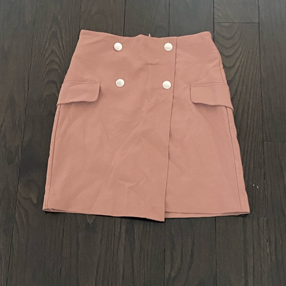 Dynamite pink mini-skirt